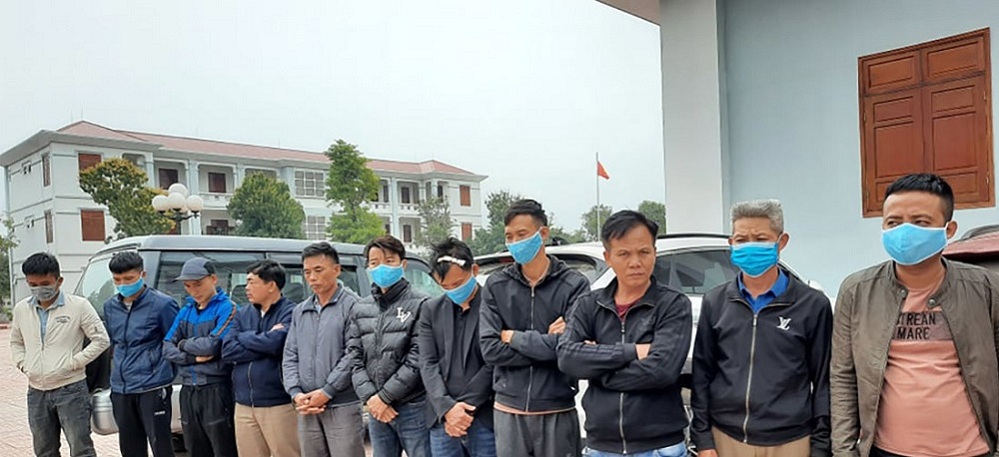 Nhiều đối tượng đánh bạc dưới hình thức đá gà tại Nghệ An bị bắt.